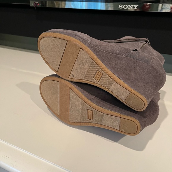 Toms women’s grey wedge booties - Picture 2 of 3